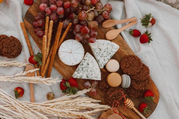 How to Arrange the Perfect Cheese Board at Home